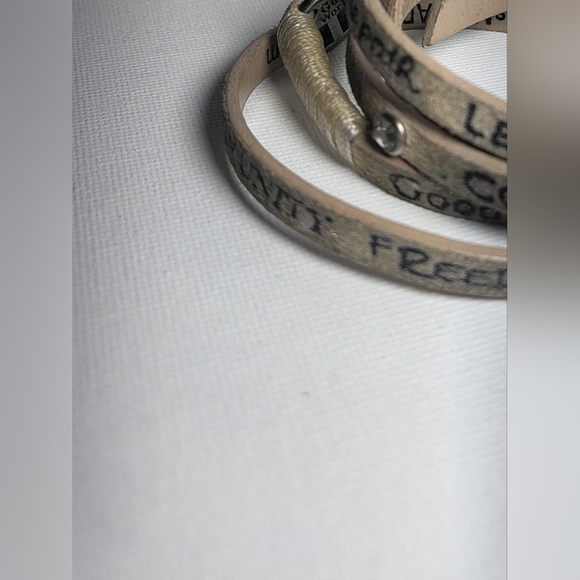 Leather Bracelet - 20 Affirmations and Inspirations - Picture 5 of 13